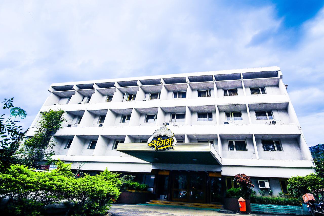 Hotel Sangam Karād Eksteriør billede